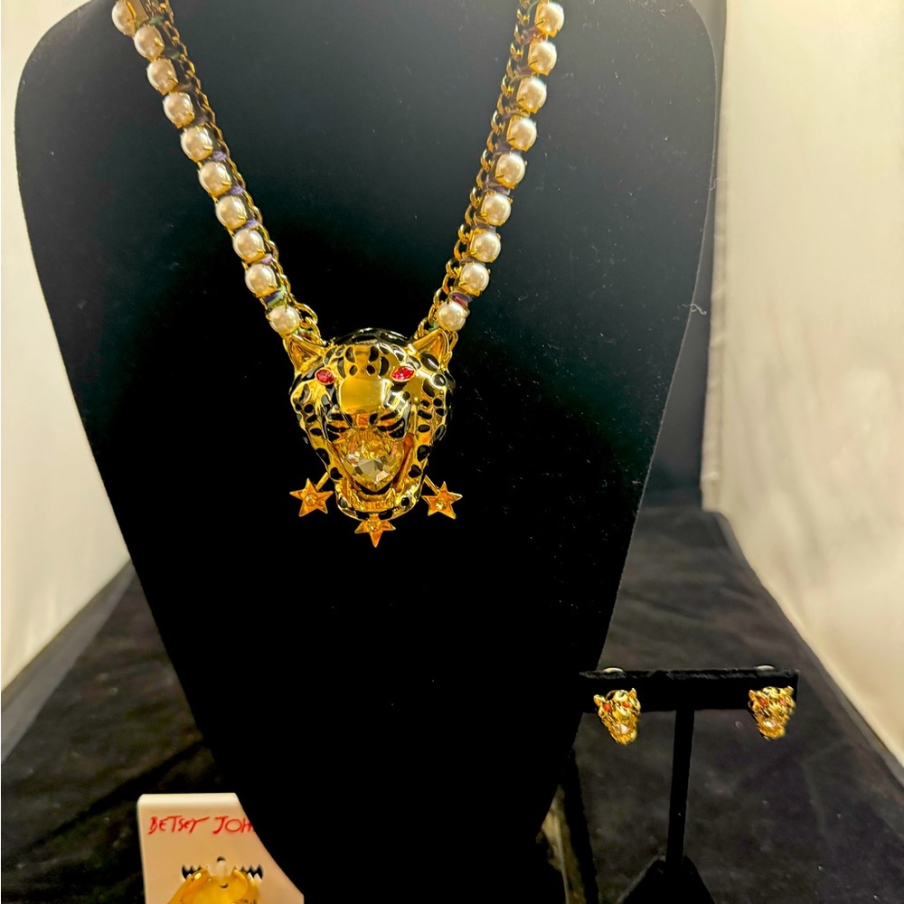 Betsey Johnson Cheetah Shooting Star Faux Pearl Gold Necklace only.